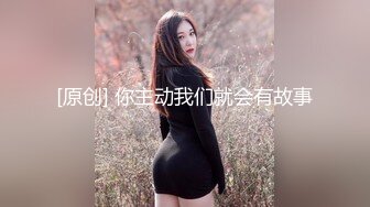 大神说服老婆3P看自己老婆被单男压在身下 老公在一边拍视频，稀有露脸！围观一下娇妻是如何被单男爆操的！