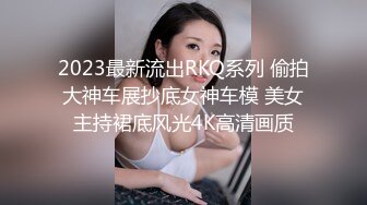 发廊里昏暗的灯光下