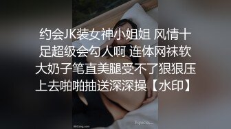 和少妇做累了，压在她身上休息一会