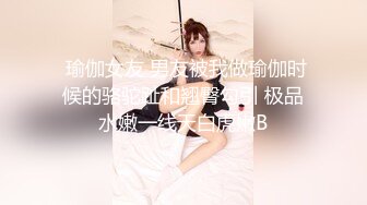 漂亮美女 被大鸡吧无套爆菊花 插的屁眼大开 肠液流出 鲍鱼一开一合 最后口爆吃精