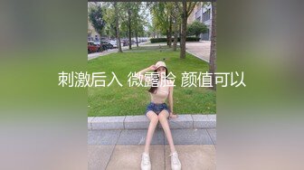 在公园和老公聊天的妹子照样被大神拍到了她的奶头 (1)