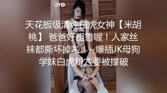 高颜值美女吃鸡啪啪 撅着屁屁被无套猛怼 深喉口爆吃精